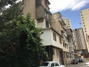 Satılır 3 otaqlı 60 m2 köhnə tikili Yasamal r.