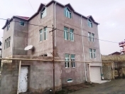 İcarəyə verilir 6 otaqlı 400 m2 həyət evi Badamdar