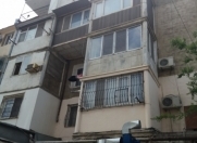 Satılır 2 otaqlı 42 m2 köhnə tikili Elmlər Akademiyası m.