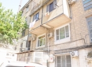 Satılır 2 otaqlı 80 m2 köhnə tikili Rusiya səfirliyi