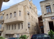 İcarəyə verilir 3 otaqlı 150 m2 köhnə tikili İçəri Şəhər