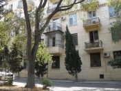 Satılır 2 otaqlı 60 m2 köhnə tikili Elmlər Akademiyası m.