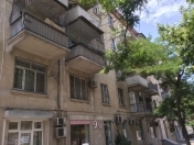 Satılır 2 otaqlı 60 m2 köhnə tikili Elmlər Akademiyası m.