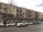 Satılır 3 otaqlı 90 m2 köhnə tikili Elmlər Akademiyası m.
