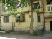 Satılır 3 otaqlı 70 m2 köhnə tikili Elmlər Akademiyası m.