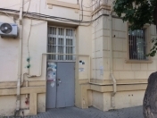 Satılır 5 otaqlı 140 m2 köhnə tikili Yasamal r.