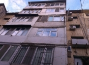 Satılır 3 otaqlı 94 m2 köhnə tikili Elmlər Akademiyası m.