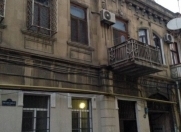 Satılır 3 otaqlı 85 m2 köhnə tikili Nizami m.