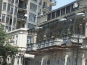 Satılır 10 otaqlı 700 m2 köhnə tikili Axundov bağı