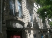 Satılır 2 otaqlı 60 m2 köhnə tikili Azərbaycan Dillər Universiteti