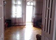 Satılır 2 otaqlı 66 m2 köhnə tikili Space TV