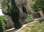 İcarəyə verilir 12 otaqlı 360 m2 həyət evi Şəhidlər xiyabanı