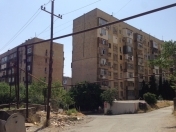 Satılır 2 otaqlı 75 m2 köhnə tikili Yasamal r.