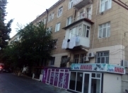 Satılır 2 otaqlı 42 m2 köhnə tikili Elmlər Akademiyası m.