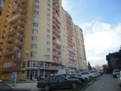 Satılır 10 otaqlı 380 m2 obyekt İnşaatçılar m.