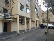 Satılır 3 otaqlı 70 m2 köhnə tikili Yasamal r.