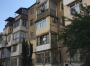 Satılır 3 otaqlı 65 m2 köhnə tikili Elmlər Akademiyası m.