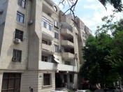 Satılır 2 otaqlı 62 m2 köhnə tikili Axundov bağı