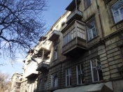 Satılır 2 otaqlı 56 m2 köhnə tikili Axundov bağı