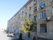 Satılır 2 otaqlı 67 m2 köhnə tikili Yasamal r.