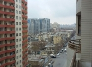 İcarəyə verilir 3 otaqlı 145 m2 yeni tikili Nəsimi bazarı