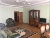 İcarəyə verilir 3 otaqlı 147 m2 yeni tikili Gənclik m.