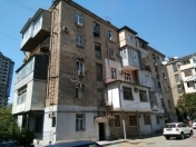 Satılır 3 otaqlı 80 m2 köhnə tikili Rusiya səfirliyi