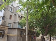Satılır 2 otaqlı 45 m2 köhnə tikili İnşaatçılar m.
