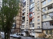 Satılır 2 otaqlı 60 m2 köhnə tikili Neapol dairəsi