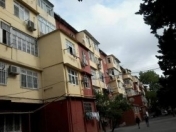 Satılır 1 otaqlı 27 m2 köhnə tikili Elmlər Akademiyası m.