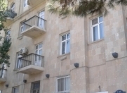 Satılır 3 otaqlı 90 m2 köhnə tikili Yasamal r.