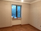 Satılır 3 otaqlı 85 m2 köhnə tikili Yasamal r.