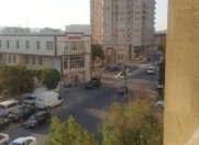 Satılır 3 otaqlı 85 m2 köhnə tikili Yasamal r.