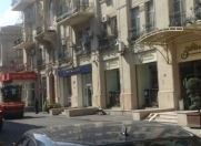 İcarəyə verilir 3 otaqlı 78 m2 köhnə tikili Şah İsmayıl Xətai m.