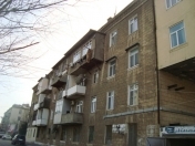 İcarəyə verilir 3 otaqlı 90 m2 köhnə tikili Şah İsmayıl Xətai m.