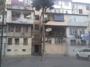 Satılır 3 otaqlı 75 m2 köhnə tikili Ayna Sultanova heykəli