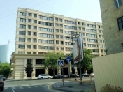 İcarəyə verilir 2 otaqlı 75 m2 köhnə tikili 28 May m.