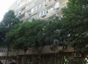 Satılır 3 otaqlı 100 m2 köhnə tikili Axundov bağı