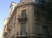 Satılır 8 otaqlı 350 m2 köhnə tikili Sahil m.