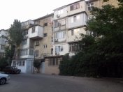 Satılır 3 otaqlı 65 m2 köhnə tikili Yasamal r.