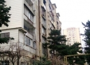 Satılır 3 otaqlı 100 m2 köhnə tikili Yasamal r.