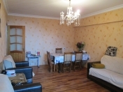 Satılır 3 otaqlı 90 m2 köhnə tikili Ukrayna dairəsi