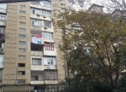 Satılır 3 otaqlı 75 m2 köhnə tikili İnşaatçılar m.