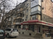 Satılır 2 otaqlı 43 m2 köhnə tikili Moskva univermağı