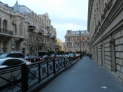 İcarəyə verilir 4 otaqlı 220 m2 köhnə tikili Axundov bağı