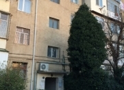Satılır 4 otaqlı 90 m2 köhnə tikili Yasamal r.