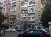 Satılır 1 otaqlı 40 m2 köhnə tikili Ayna Sultanova heykəli