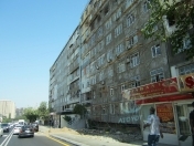 Satılır 3 otaqlı 85 m2 köhnə tikili İnşaatçılar m.