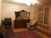 İcarəyə verilir 2 otaqlı 72 m2 köhnə tikili Tibb Universiteti