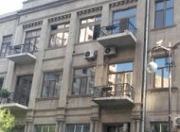 Satılır 2 otaqlı 45 m2 köhnə tikili Axundov bağı